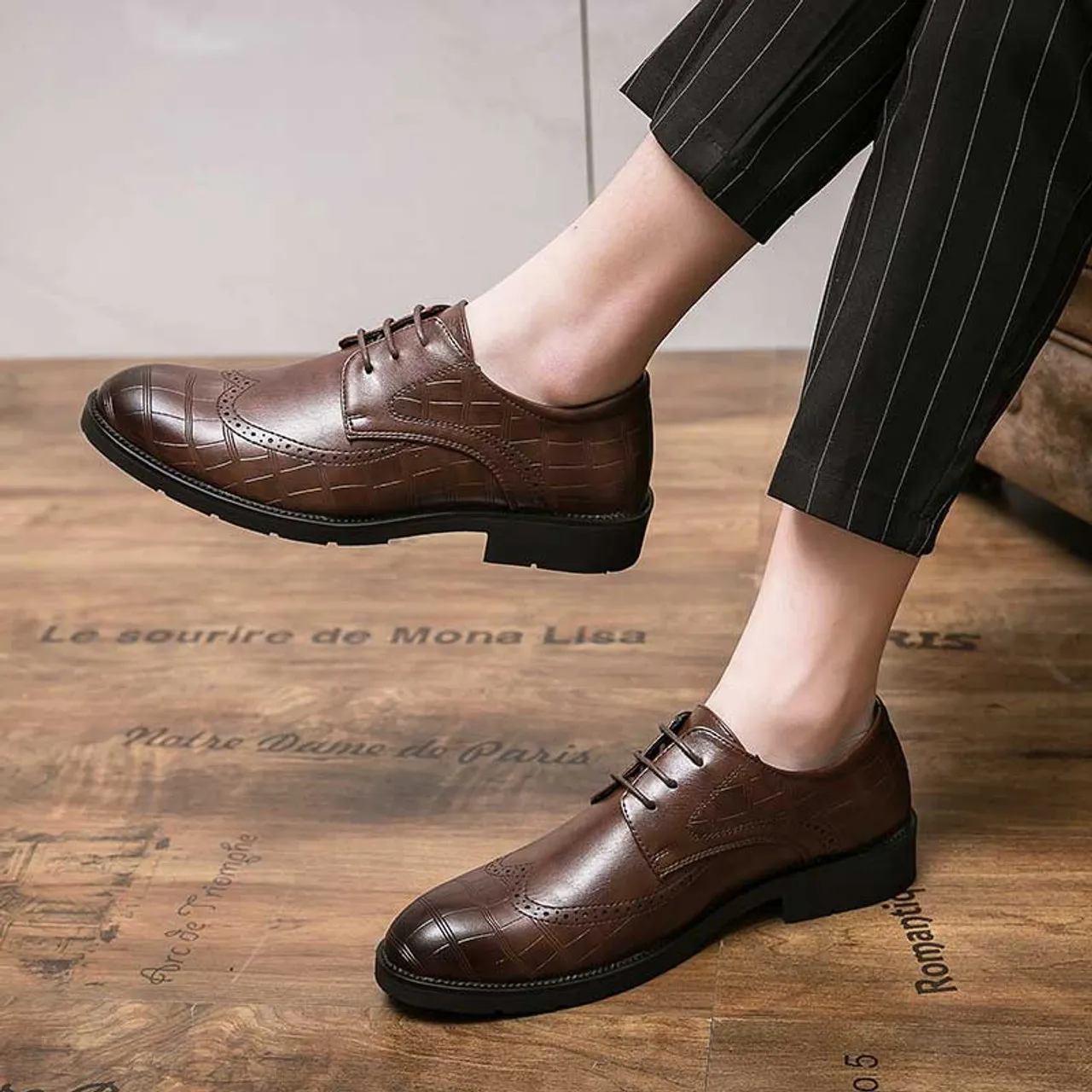 Brown retro pattern brogue derby dress shoe