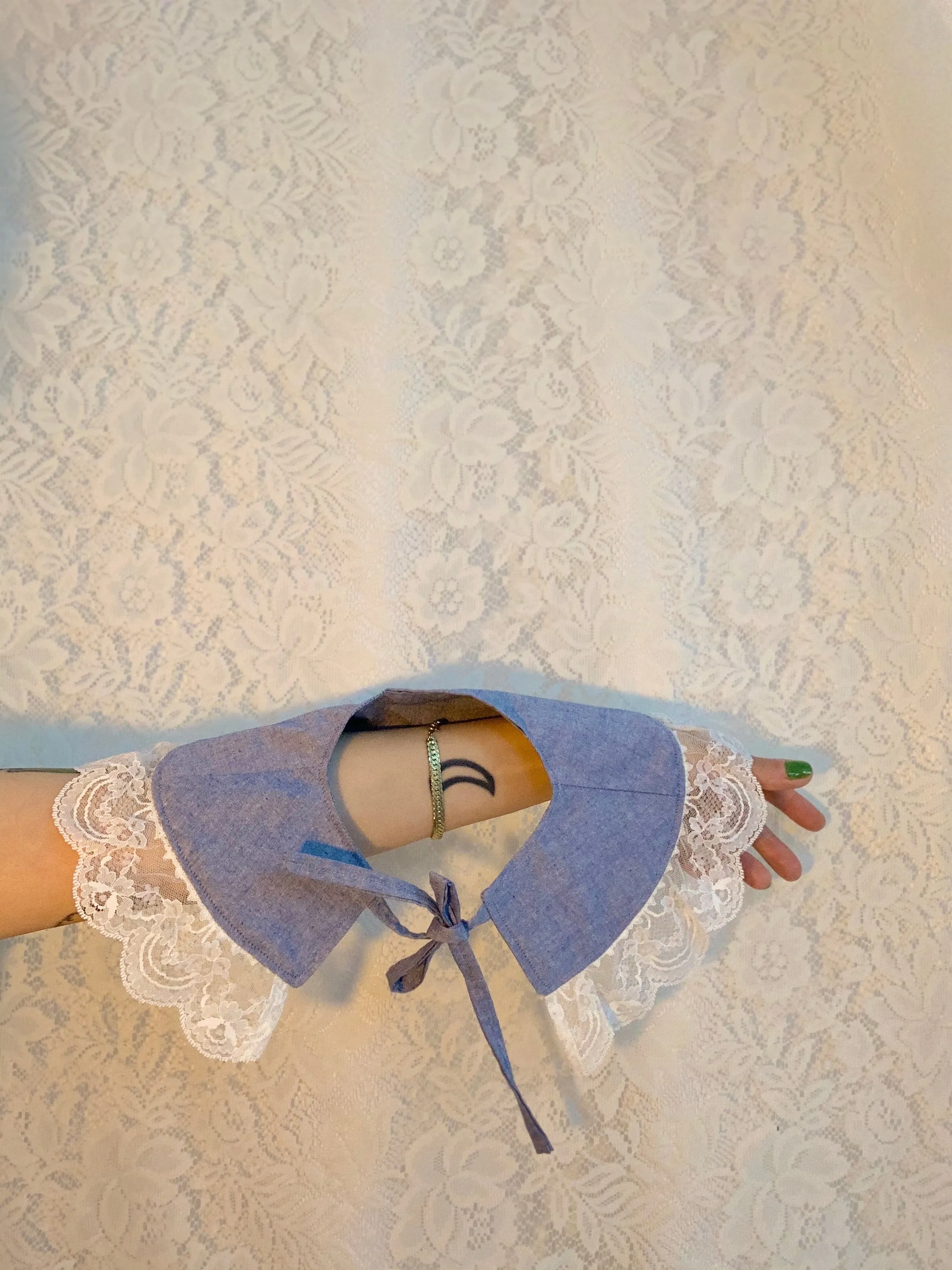 Chambray lace collar