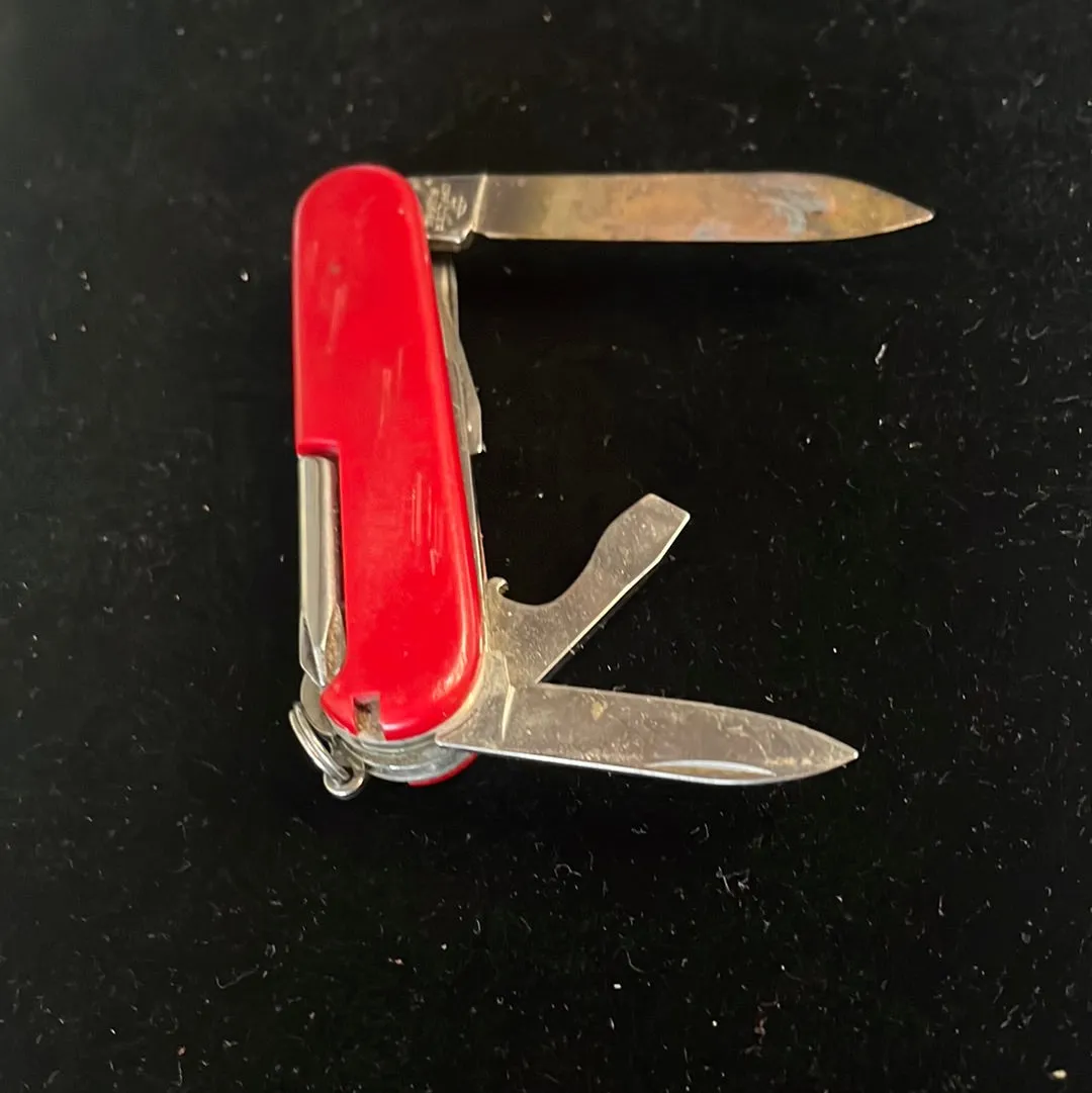 HOUSE: Dr Gregory House HERO Victorinox Red Swiss Army Recruit Knife