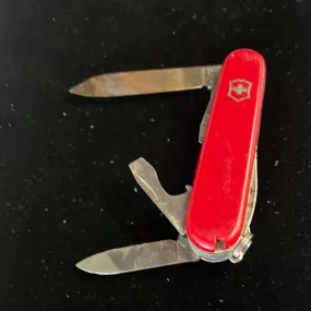 HOUSE: Dr Gregory House HERO Victorinox Red Swiss Army Recruit Knife