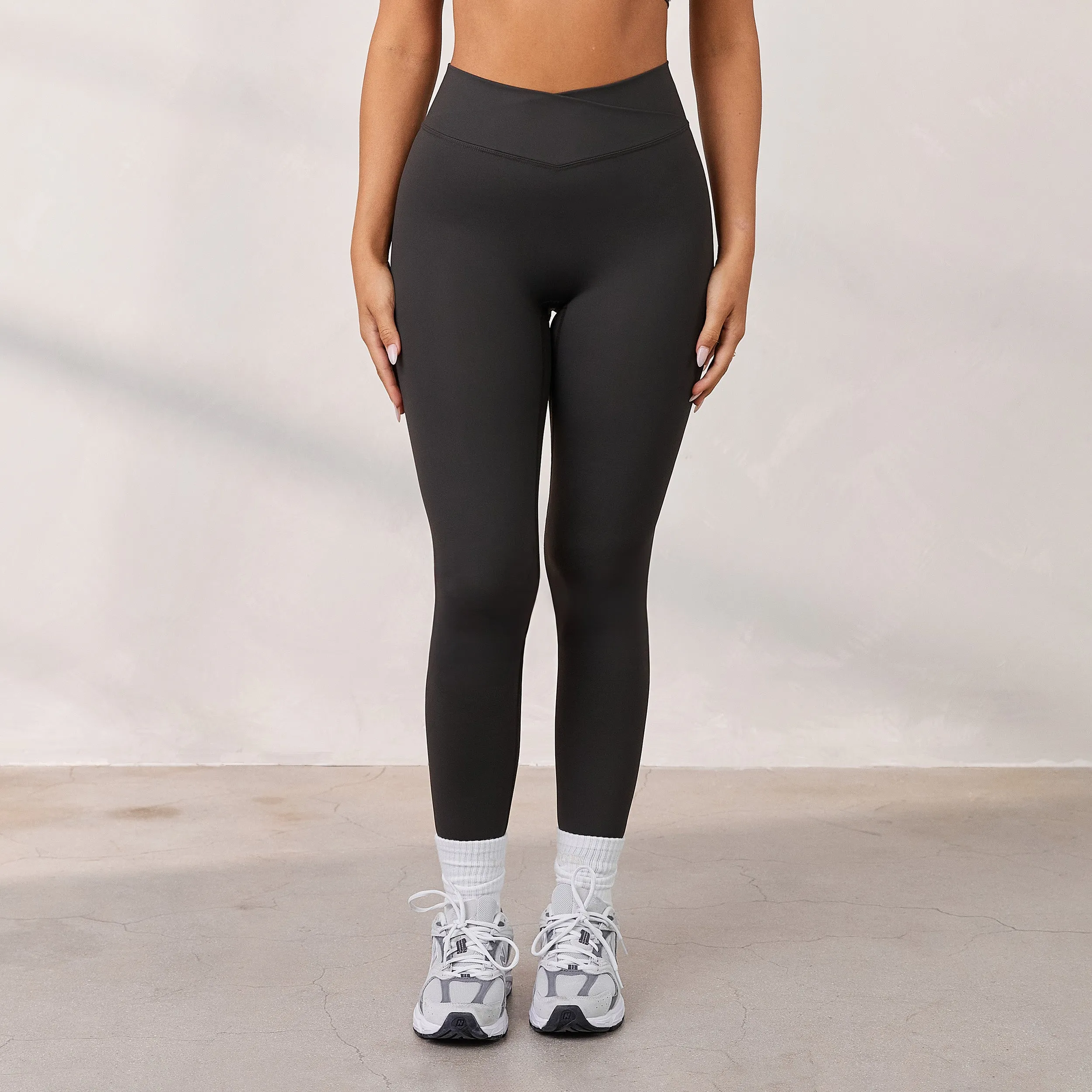 Silhouette Crossover Leggings - Washed Black