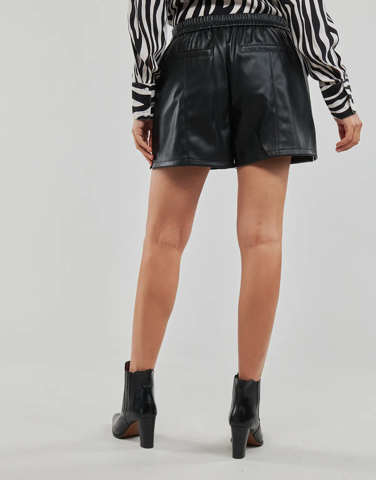 Vila VIPEN RW COATED SHORTS