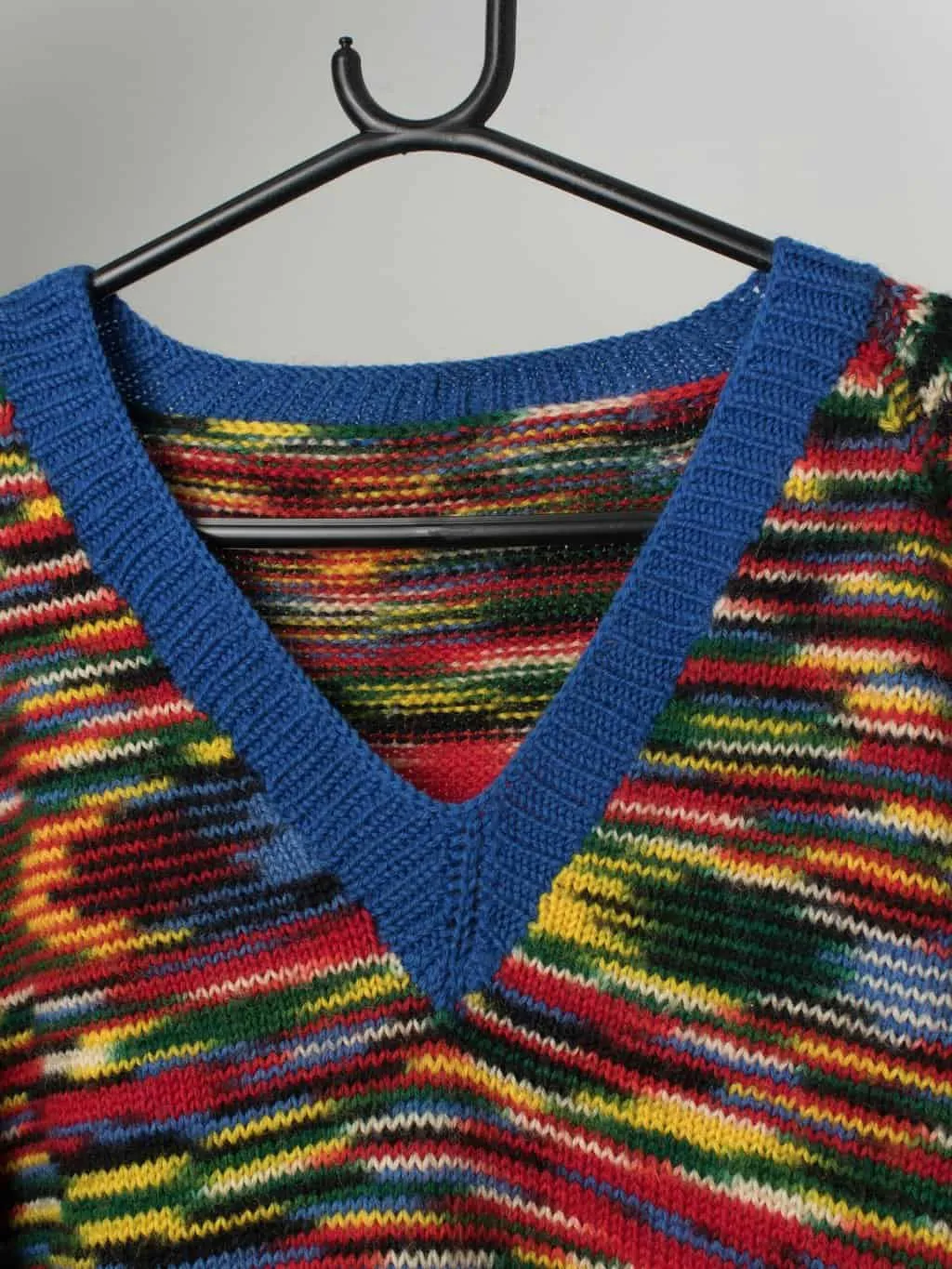 Vintage men’s multi-coloured handknitted jumper – Small / Medium