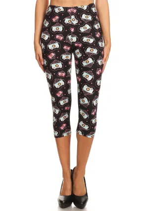 Women's Regular Colorful Camera with Hearts Printed Cropped Capri Leggings