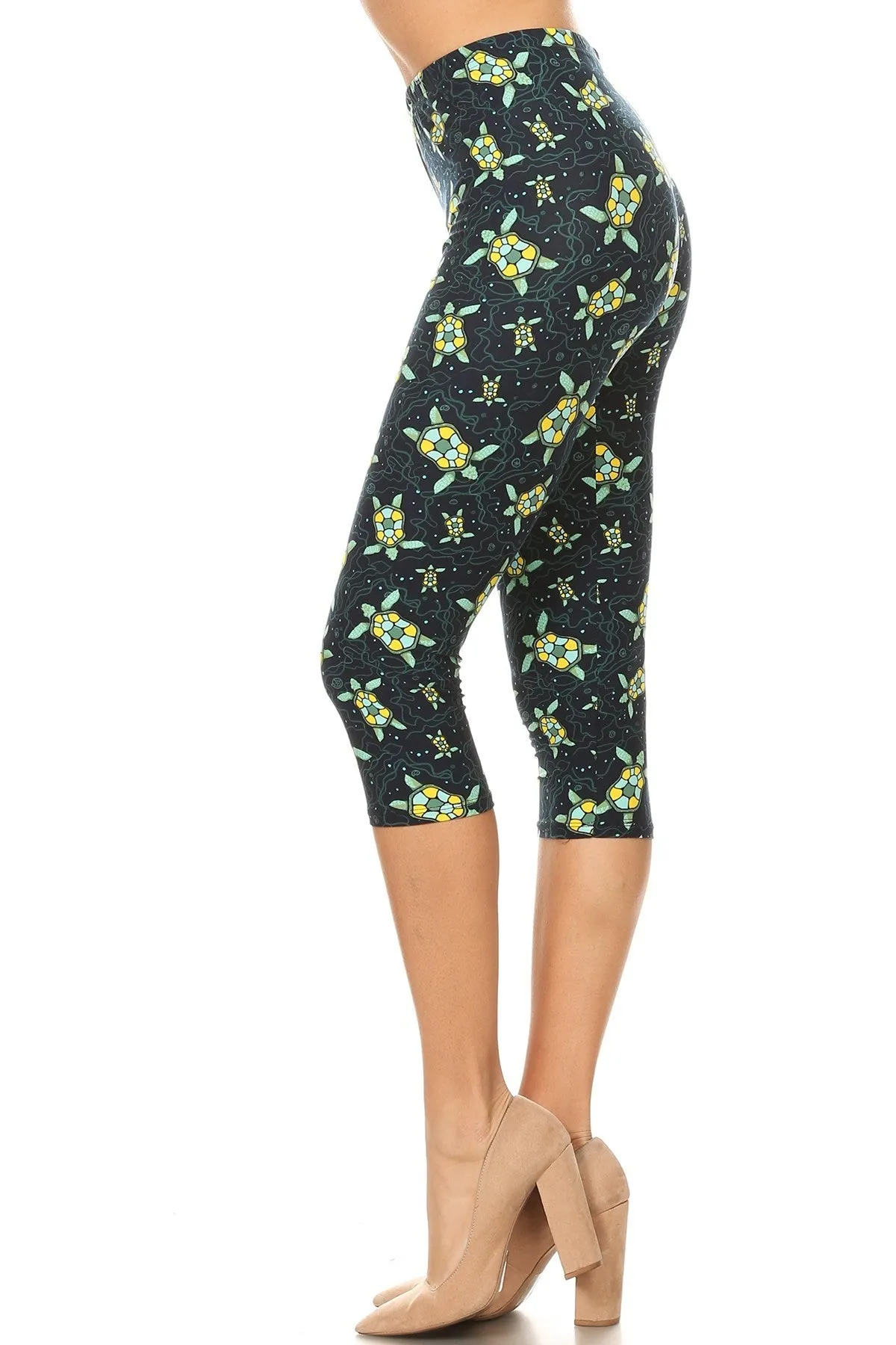 Women's Regular Colorful Sea Turtle Starfish Printed Cropped Capri Leggings - One Size / Blue